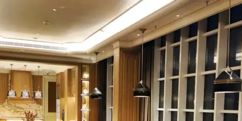 Salão de restaurante pronto para receber os clientes
